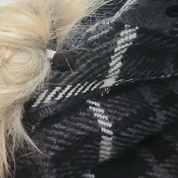 Lauren Ralph Lauren faux fur wool plaid ruana one size - Picture 6 of 7